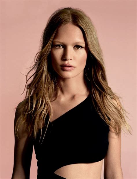 Anna Ewers .